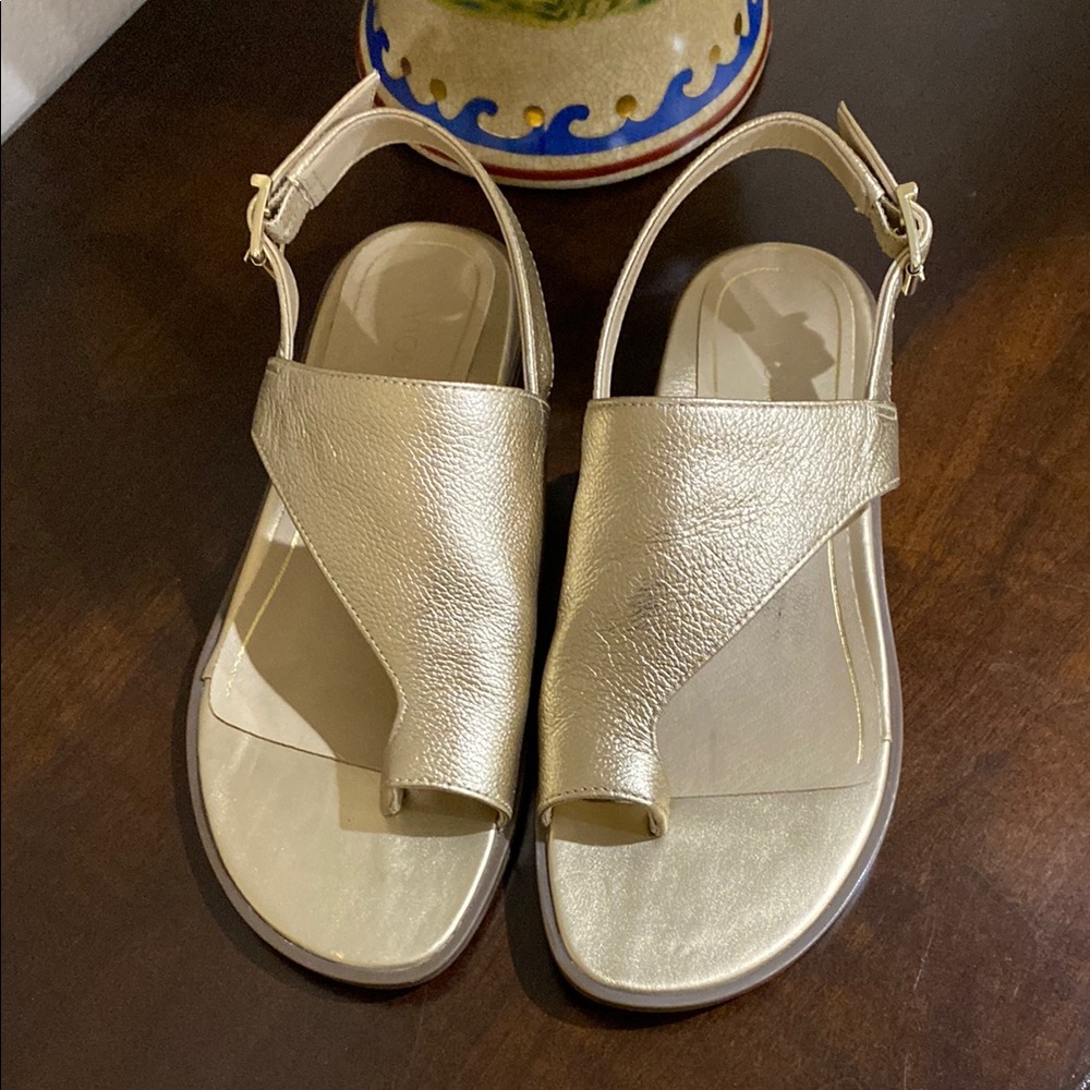 Vionic Ella Sandals-NWOB
